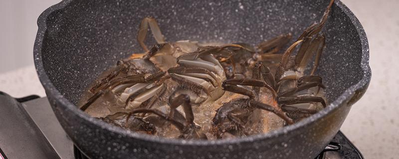 油炸螃蟹的壳能吃吗 油炸螃蟹要不要去腮