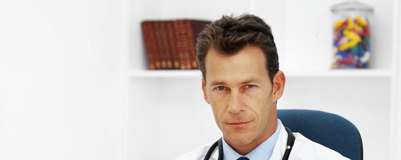 下巴长痘破了流黄水怎么回事 下巴长痘流黄水怎么办