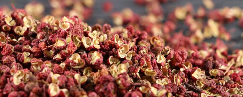 花椒中的小黑籽怎么吃 泡脚是用花椒壳还是籽