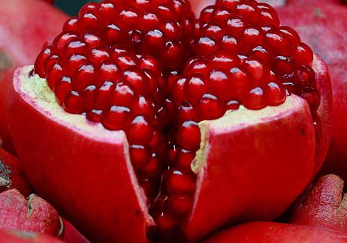 宝宝吃石榴会拉肚子吗 宝宝吃石榴拉肚子是怎么回事