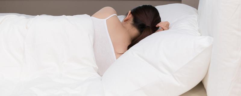 蚕丝被的好处和功效 蚕丝被好还是棉被好还是羽绒被好