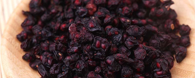 五味子泡水一次放几粒 五味子怎么泡水喝