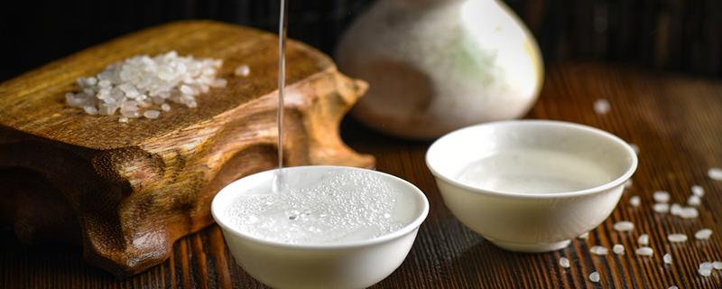 米酒在发酵时发现有毛是不是失败 米酒在发酵过程中为什么会发酸