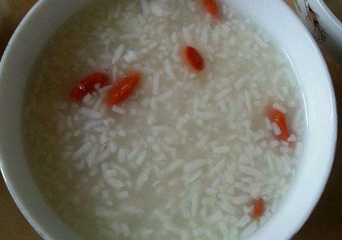 酒酿什么时候吃丰胸 月经期吃酒酿能丰胸吗