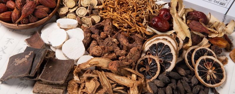 中药熬干锅了加水又熬的还能喝吗 中药熬到一半能加水吗