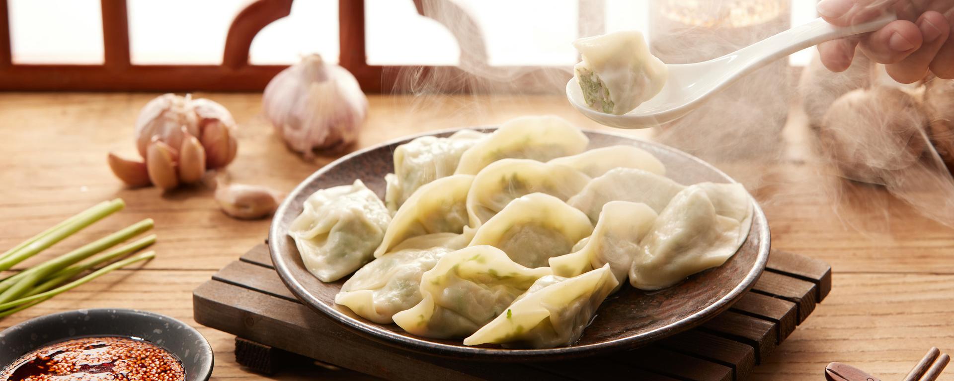 饺子冷水下锅好还是热水下锅好 饺子煮多久才熟