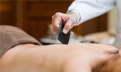 刮痧可以治疗荨麻疹吗 荨麻疹刮痧刮哪里最好