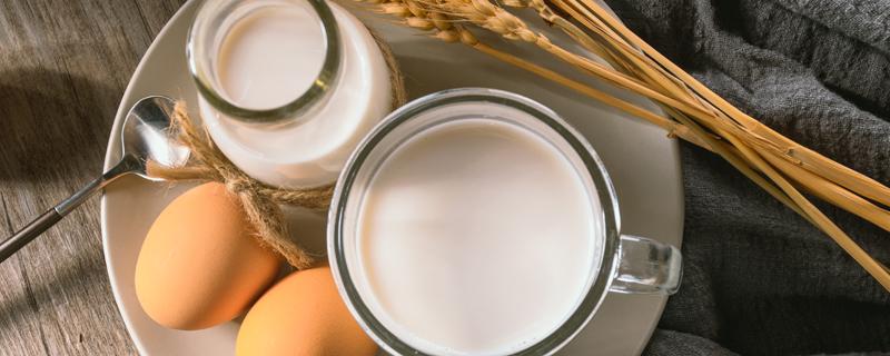 成人奶粉是脱脂好还是全脂好 脱脂奶粉可以减肥吗