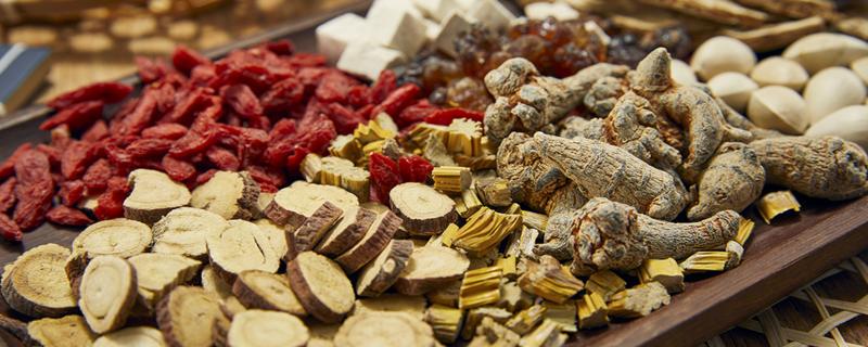 香薷泡水喝可以治疗口臭吗 香薷和佩兰哪个治口臭效果好