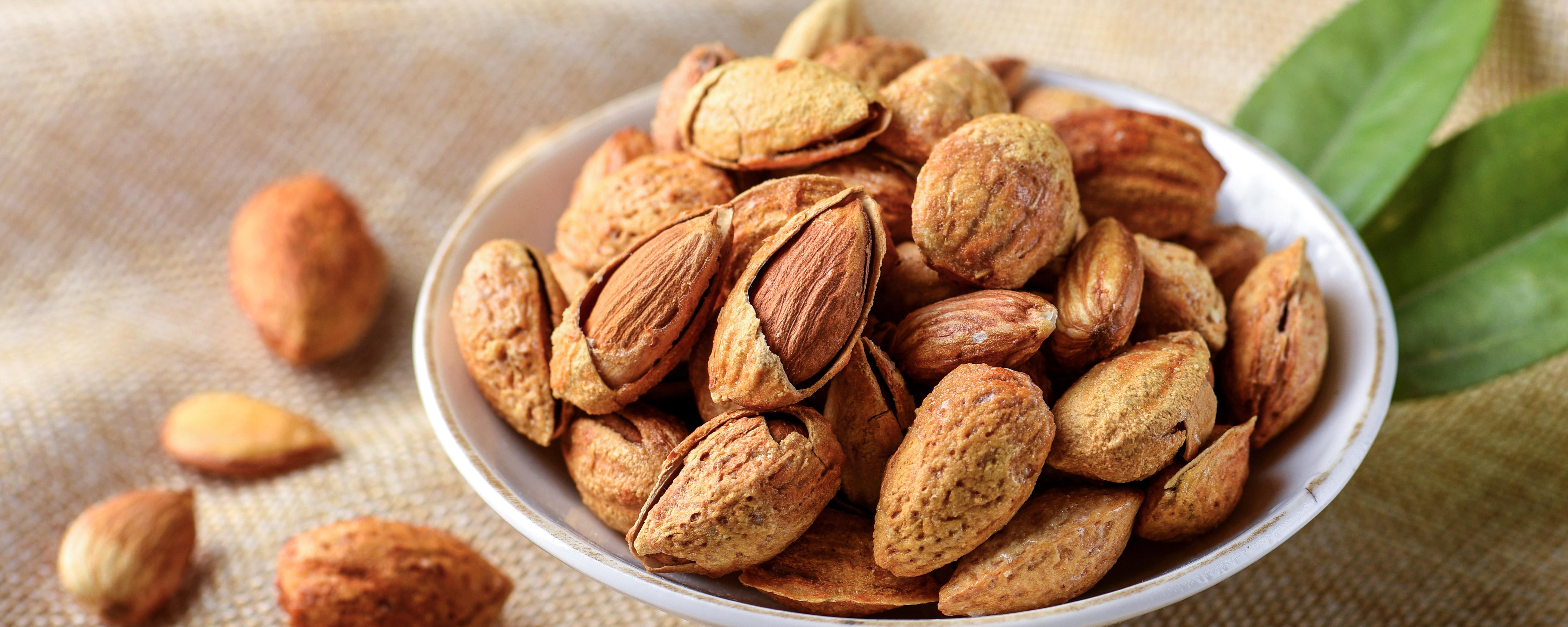 巴旦木生吃还是熟吃好 巴旦木和腰果哪个营养价值高