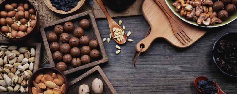 香榧里面黑色的皮能不能吃 香榧是巴旦木吗