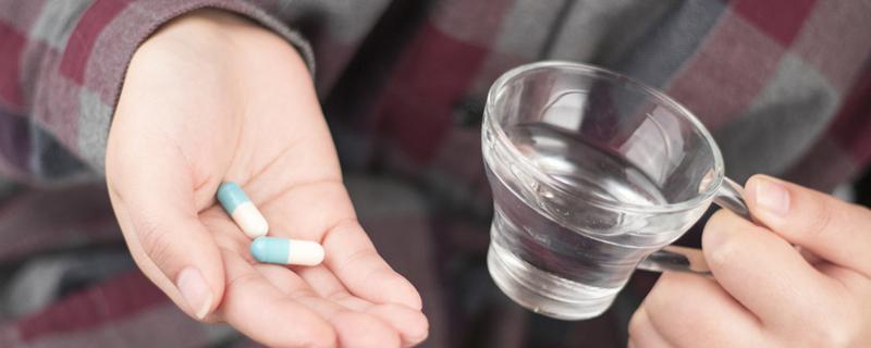 吃了消炎药多久可以喝酒 喝酒后多久吃消炎药